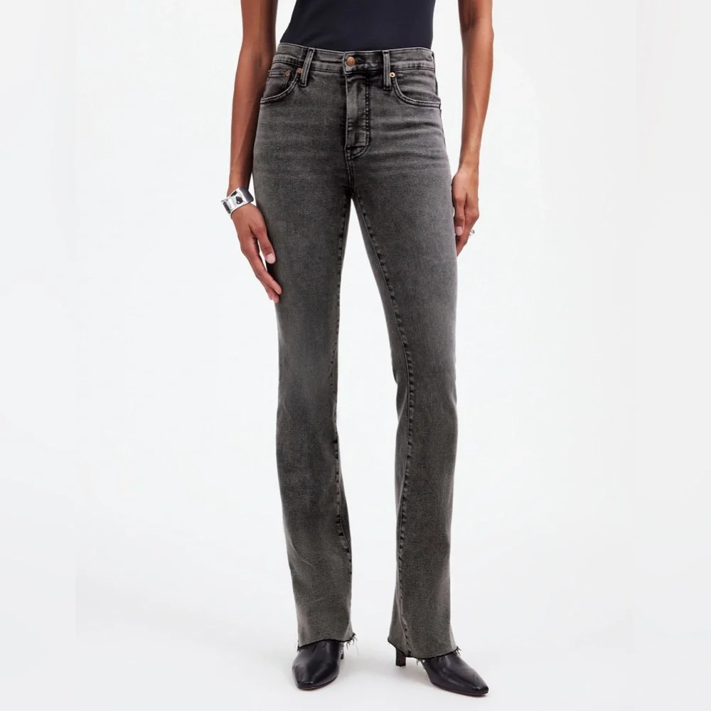EUC Madewell Kick Out Full-Length Jeans 25 - small tear back